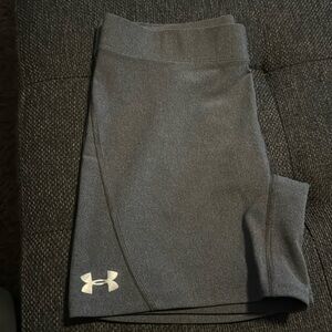 Under Armour compression shorts size Large